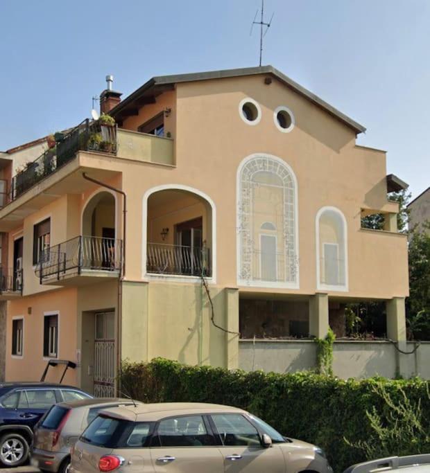 Una Pratica Mansardina Torino Exterior foto